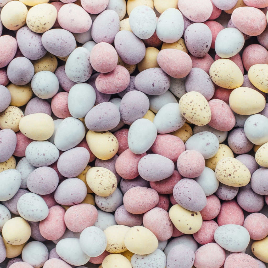 Разноцветные шоколадные конфеты камешки