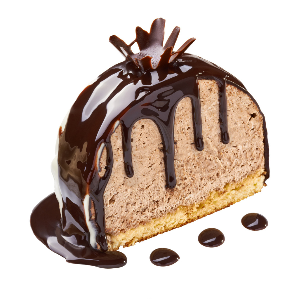 Сладкий десерт с шоколадом на белом фоне