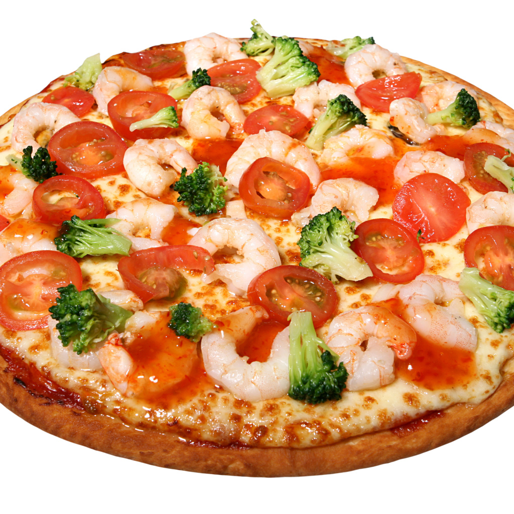 Пицца с помидорами и креветками на белом фоне