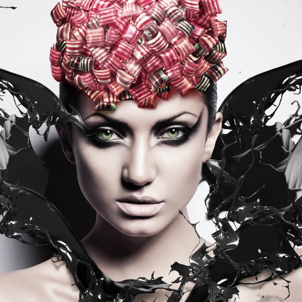 Красивая девушка с макияжем в брызгах черной краски