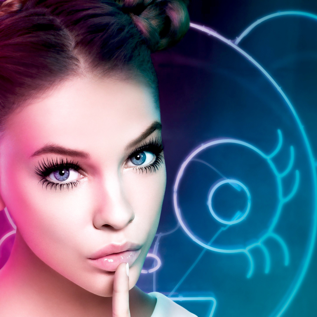 Красивая голубоглазая модель Барбара Палвин