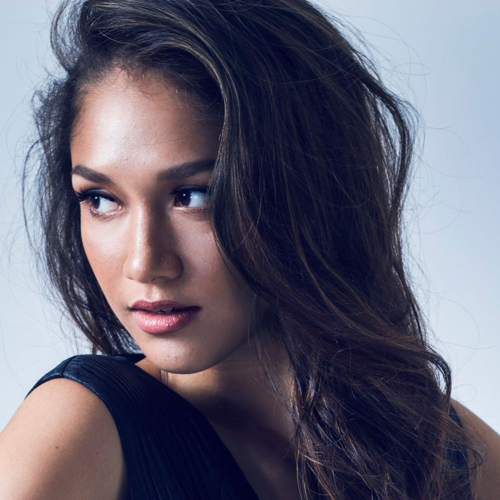 Красивая девушка филиппинская модель Моника Санта-Мария