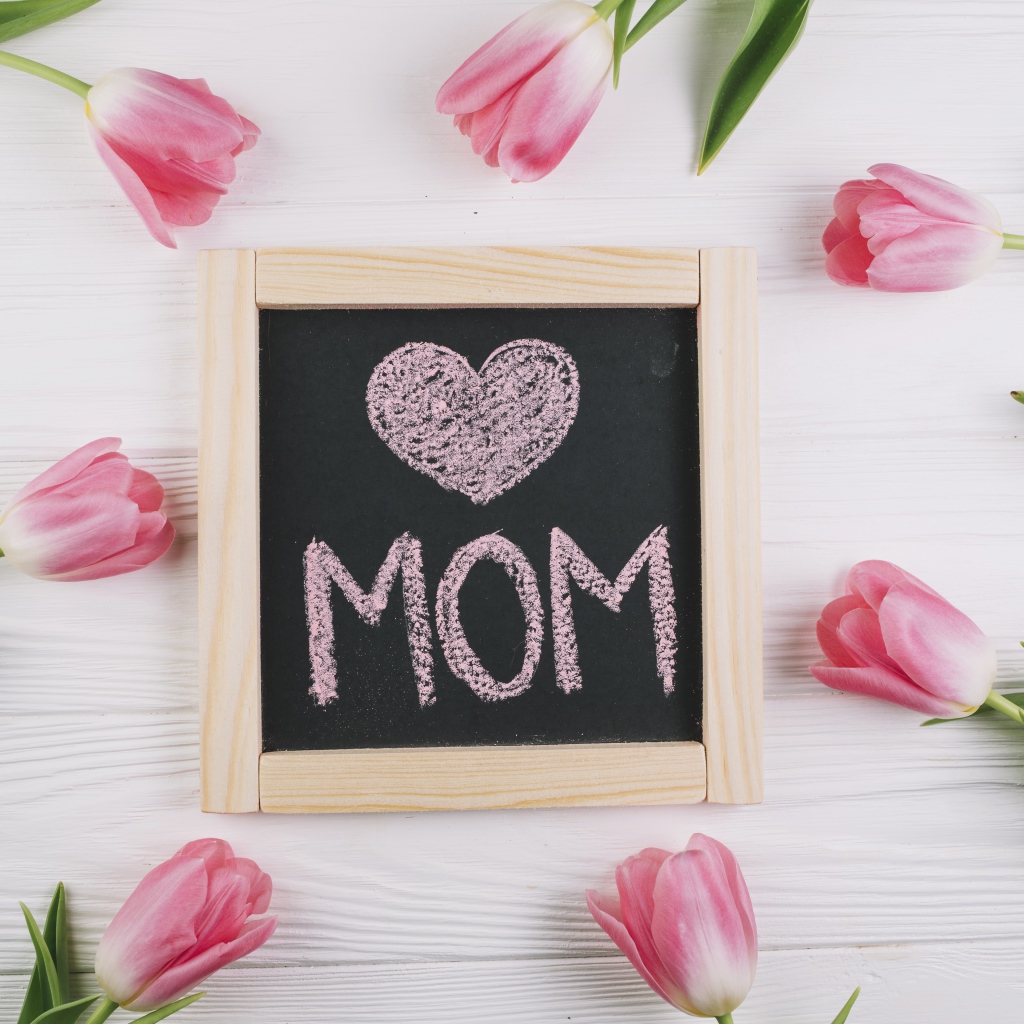 Розовые тюльпаны на день Матери 