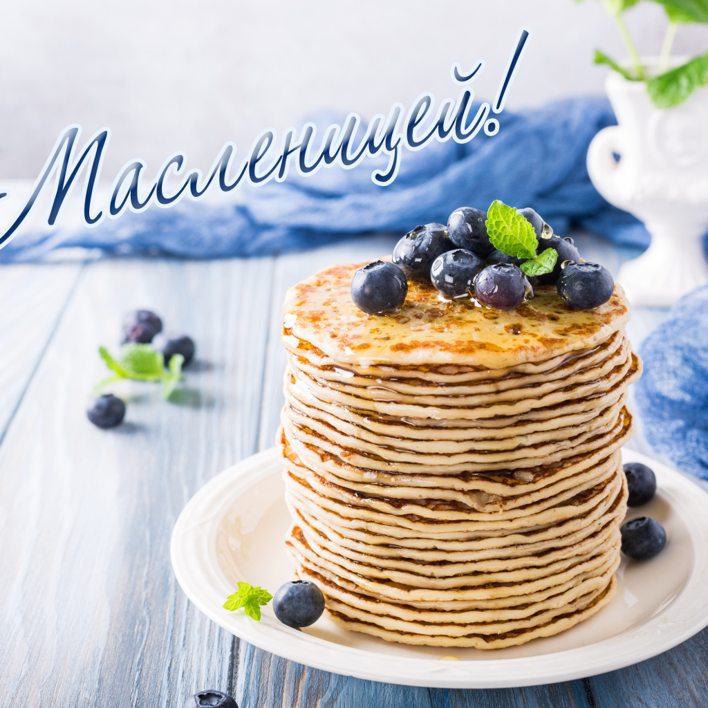 Аппетитные тонкие блины с черникой на Масленицу