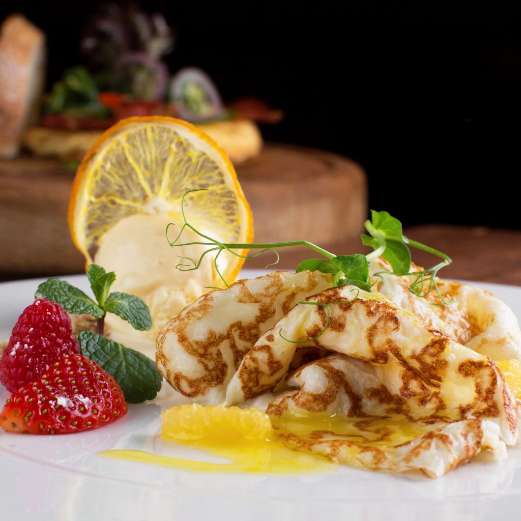 Блины с клубникой и лимоном на Масленицу