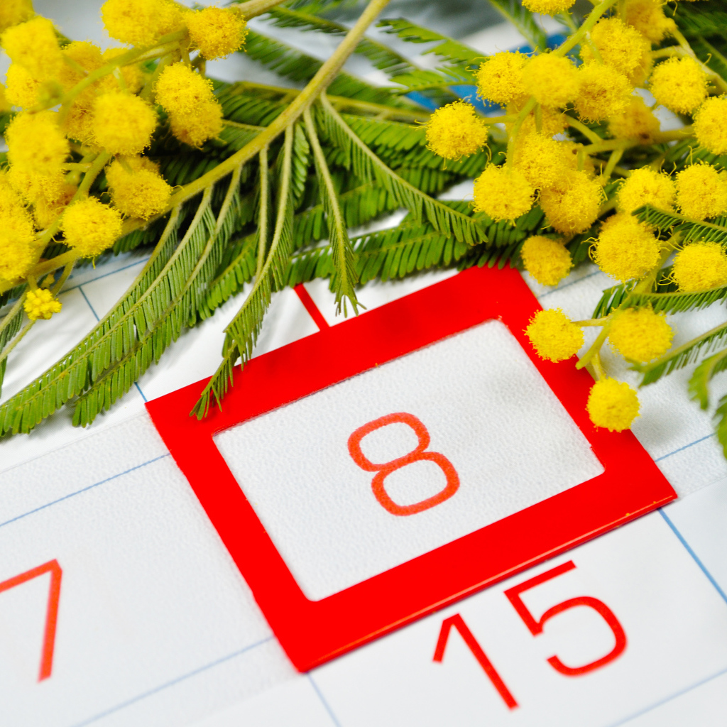 8 марта на календаре крупным планом