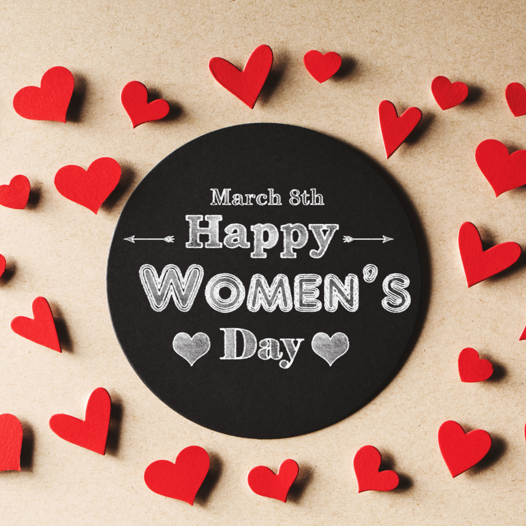 Белая надпись С Международным женским днем 8 марта на черном фоне