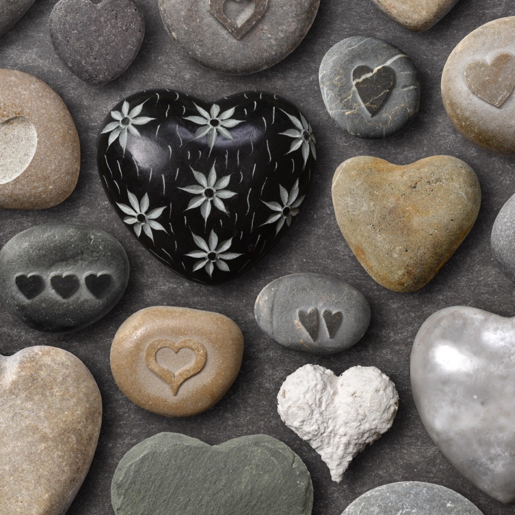 Красивые камни в форме сердечек