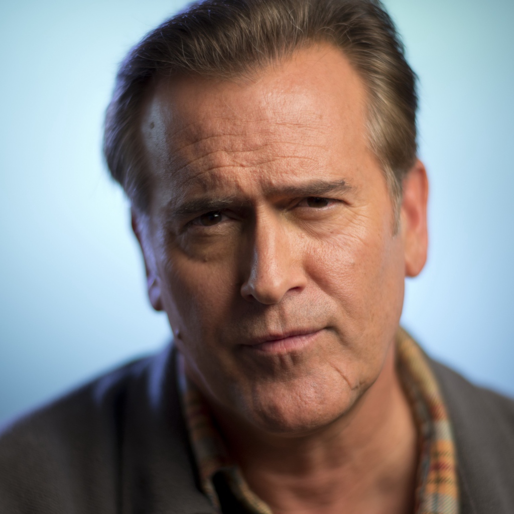 Кареглазый мужчина актер Брюс Кэмпбелл