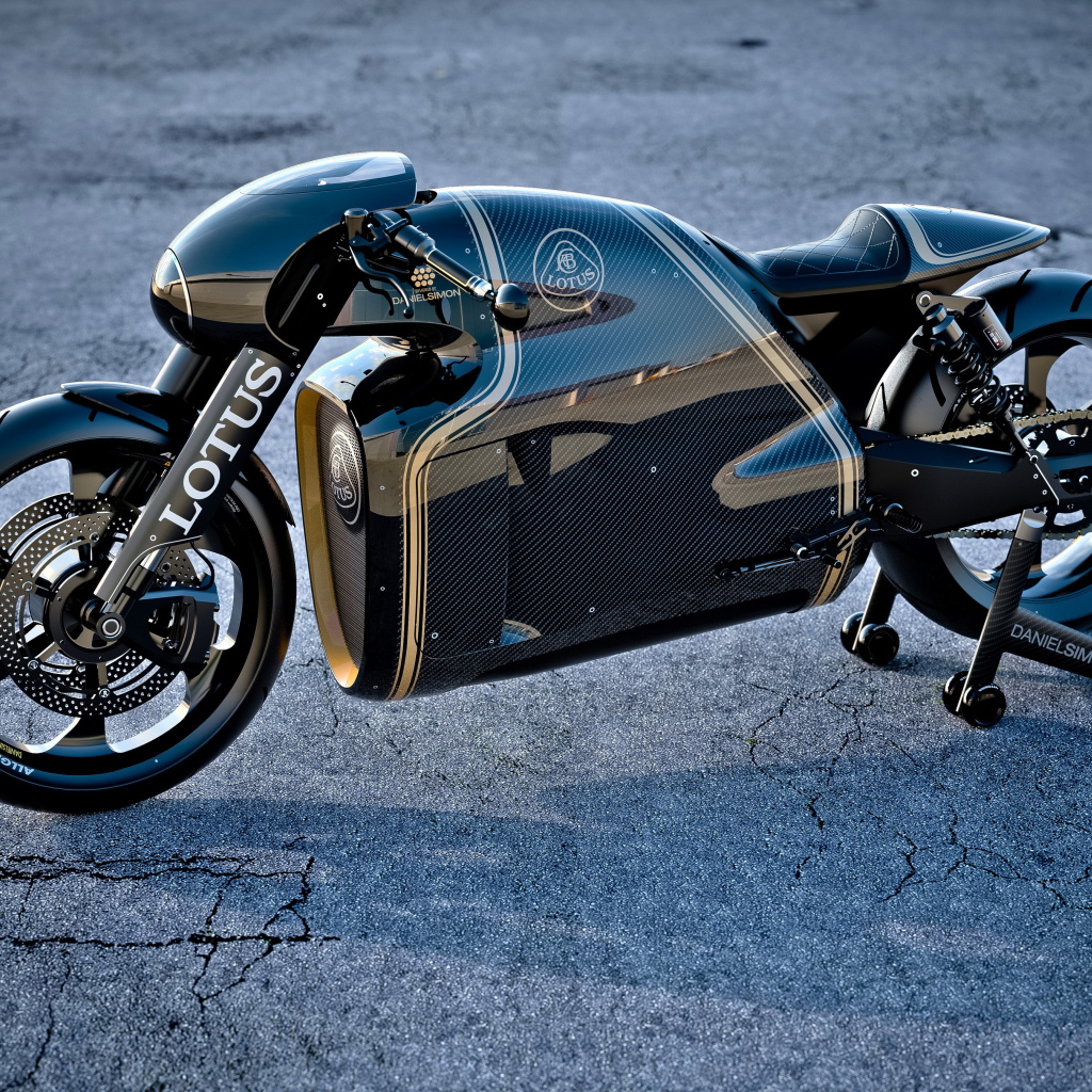 Черный мотоцикл Lotus C-01 на асфальте