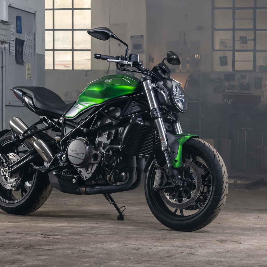 Мотоцикл Benelli 752S, 2019 года в гараже