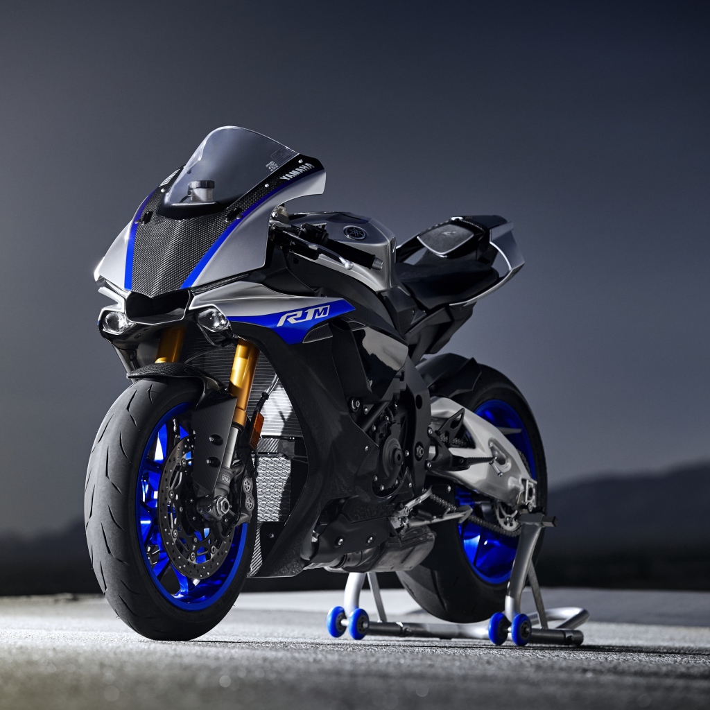 Стильный новый мотоцикл Yamaha YZF-R1M, 2018 года