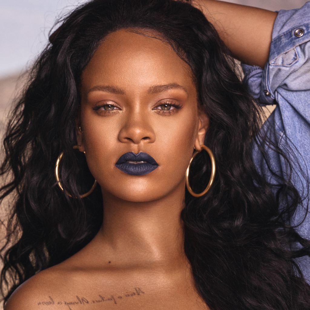 Красивая эффектная певица Рианна