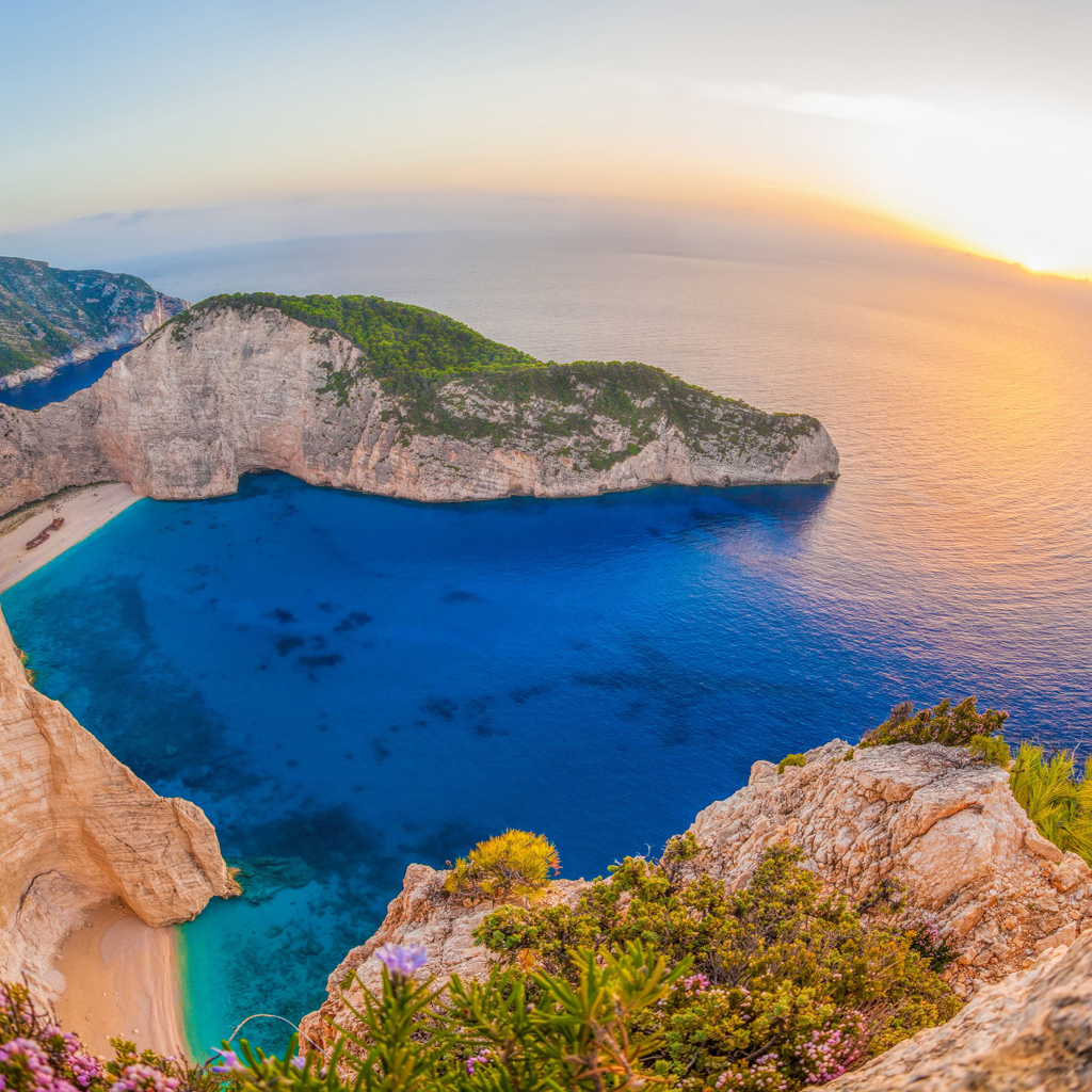 Пляж Навагио на закате солнца, Греция