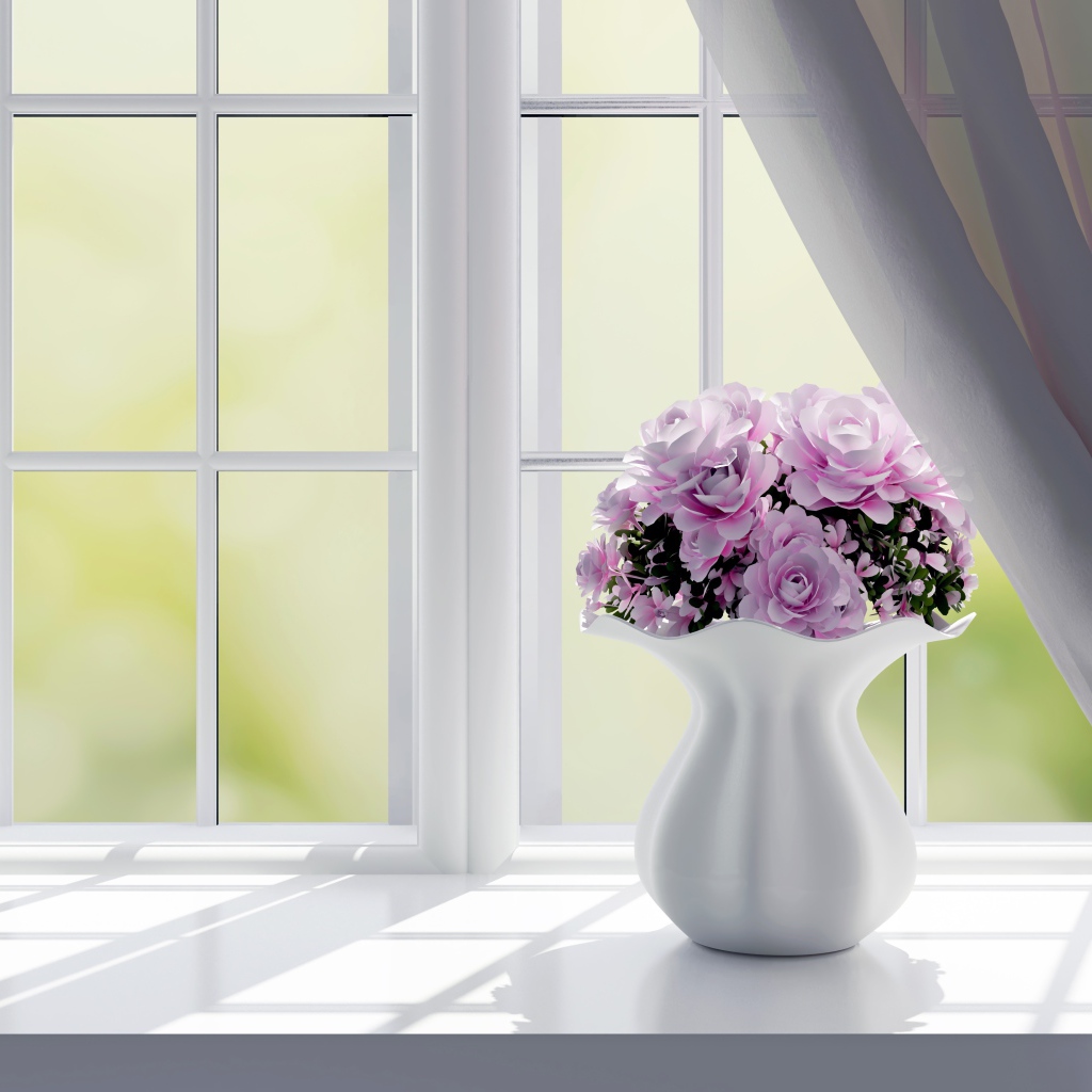 Бумажные розы в большой белой вазе стоят на окне