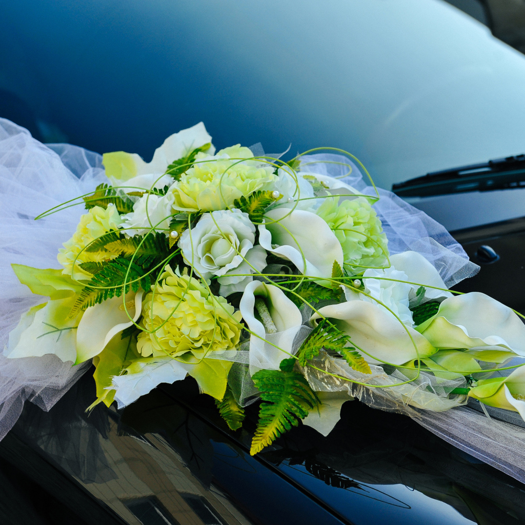 Свадебный букет с розами и каллами