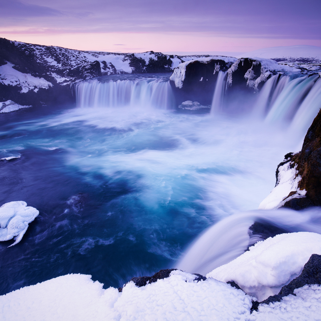 Водопад Годафосс зимой, Исландия