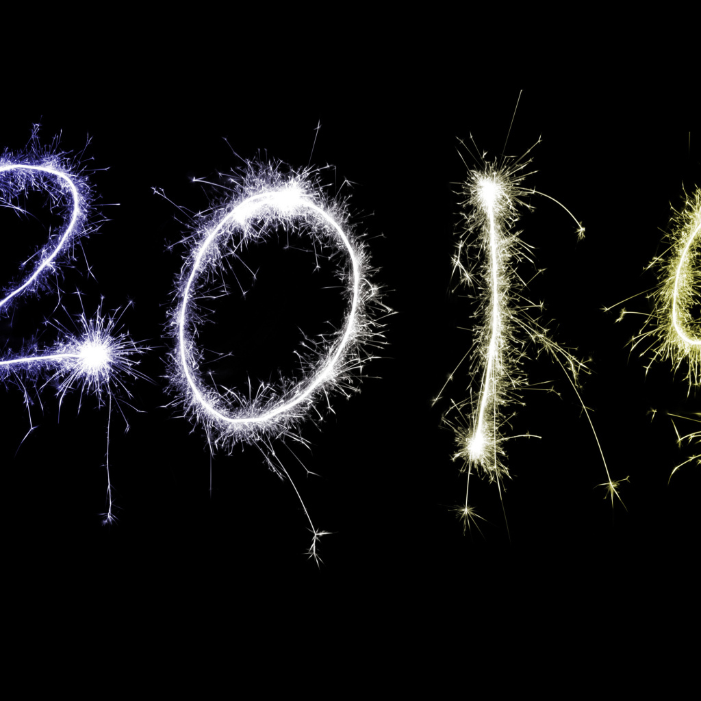 Блестящие цифры 2019 на черном фоне на Новый год