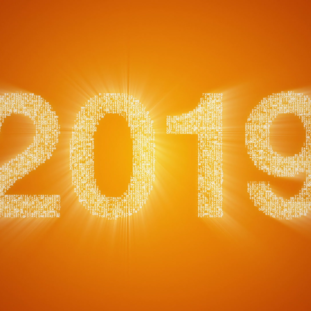 Цифры 2019 на оранжевом фоне 