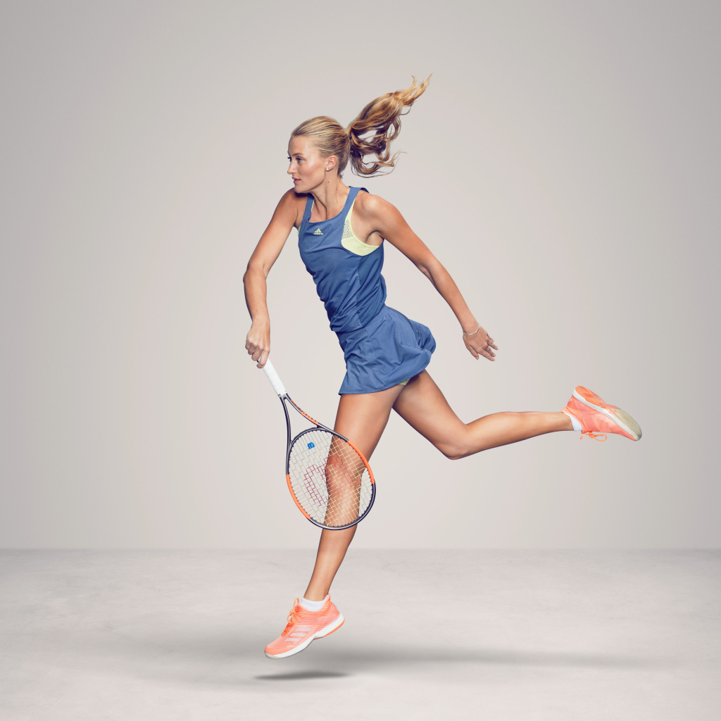 Французская профессиональная теннисистка Кристина Младенович