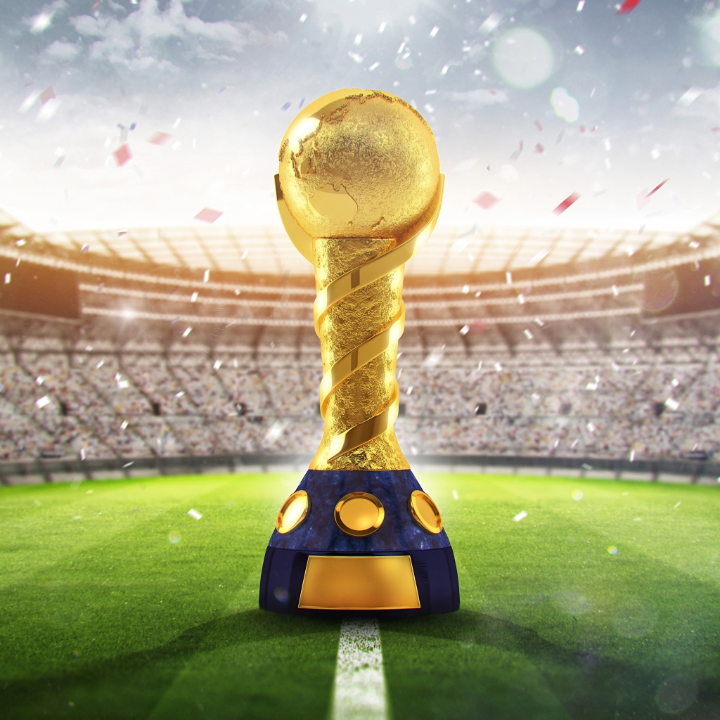 Золотой кубок Чемпионата мира по футболу 2018 в России на футбольном поле