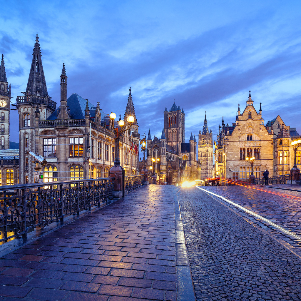Мост и старинные дома в городе Гент, Бельгия