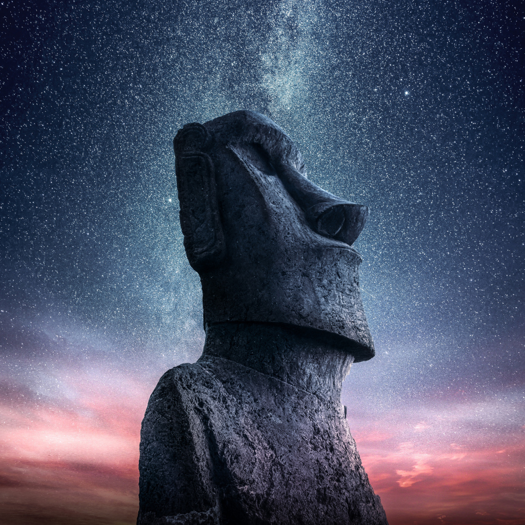 Статуя Моаи под красивым звездным небом, Чили