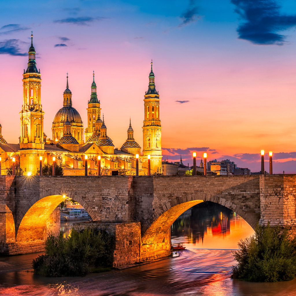 Мост у храма Нуэстра-Синьора-дель-Пилар, Сарагос. Испания