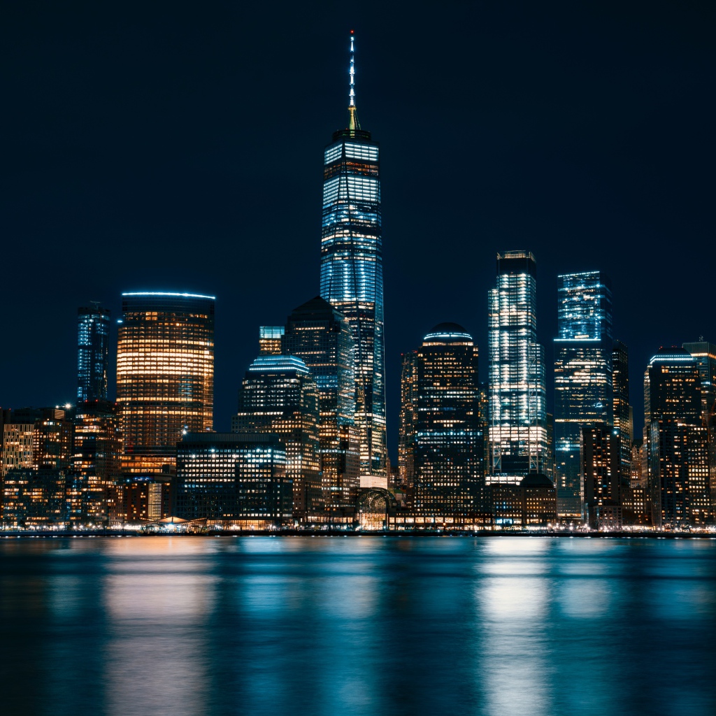 Ночные небоскребы у воды, Нью-Джерси. США