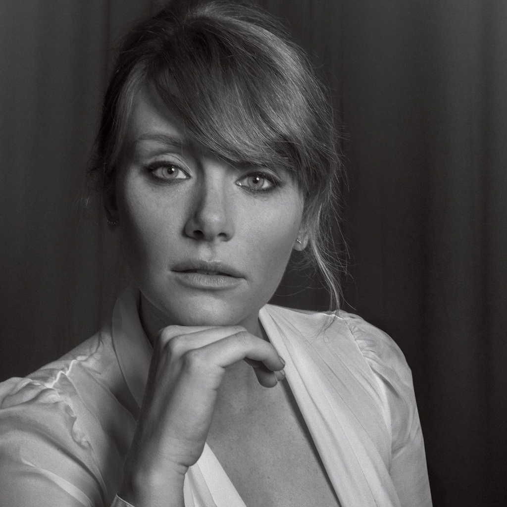 Актриса Брайс Даллас черно - белое фото