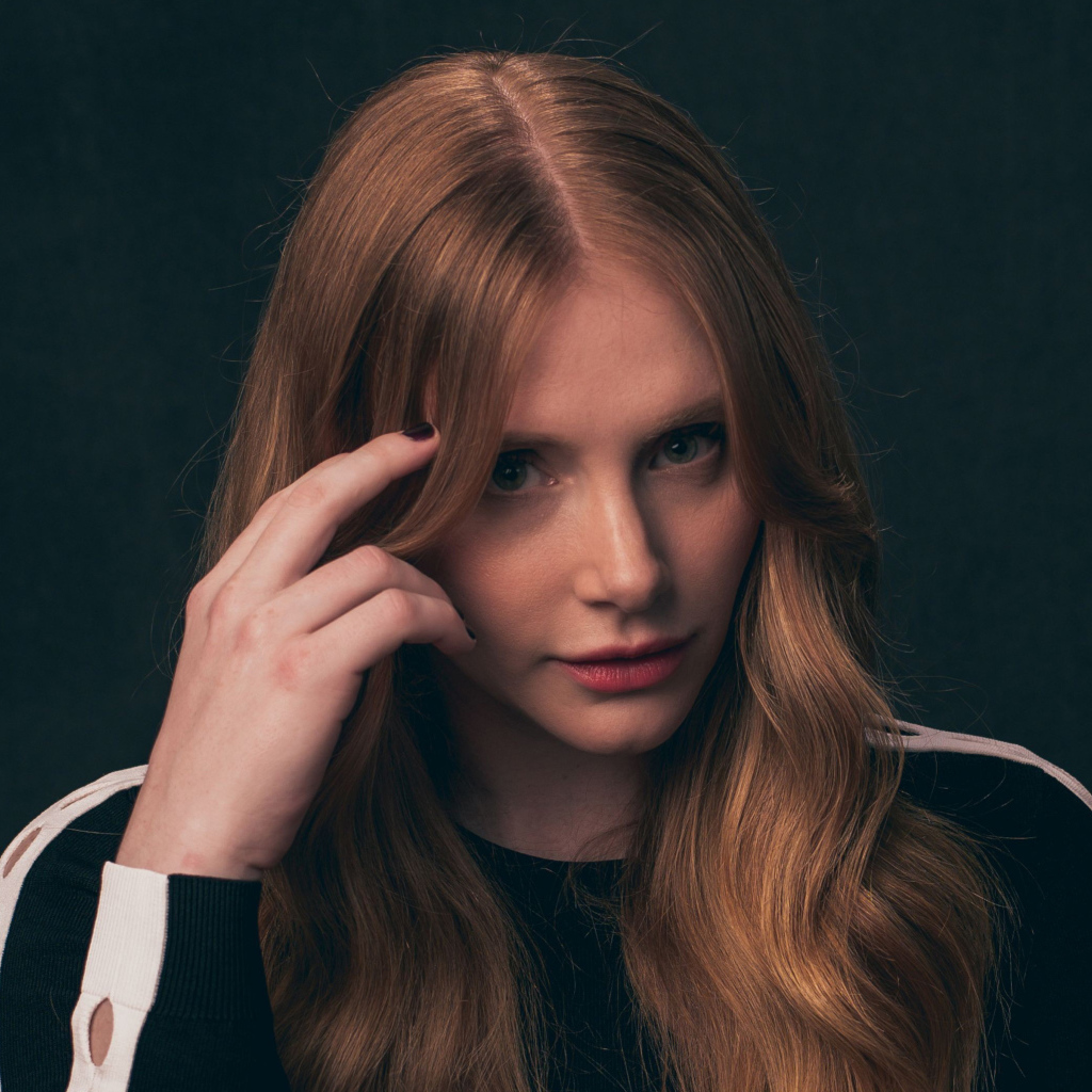 Американская рыжеволосая актриса Брайс Даллас Ховард