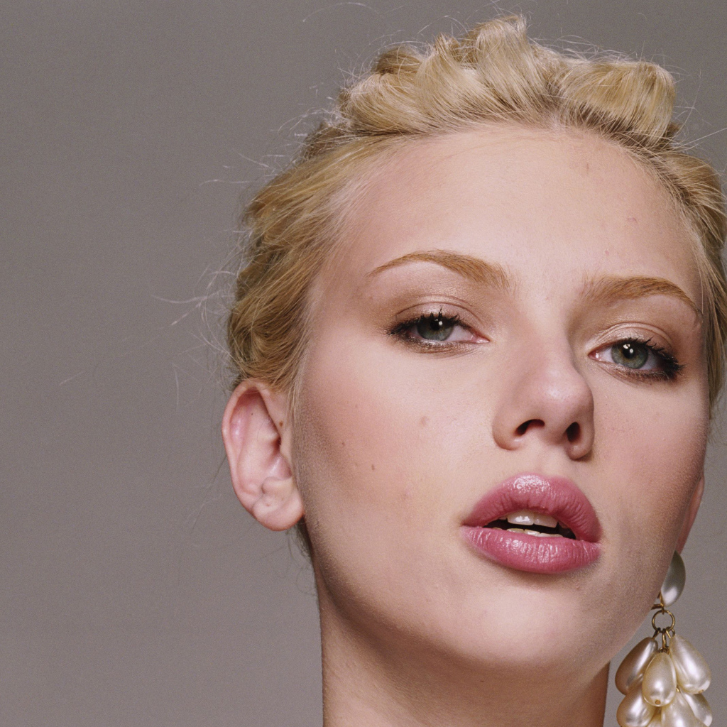 Красивая блондинка, актриса Скарлетт Йоханссон