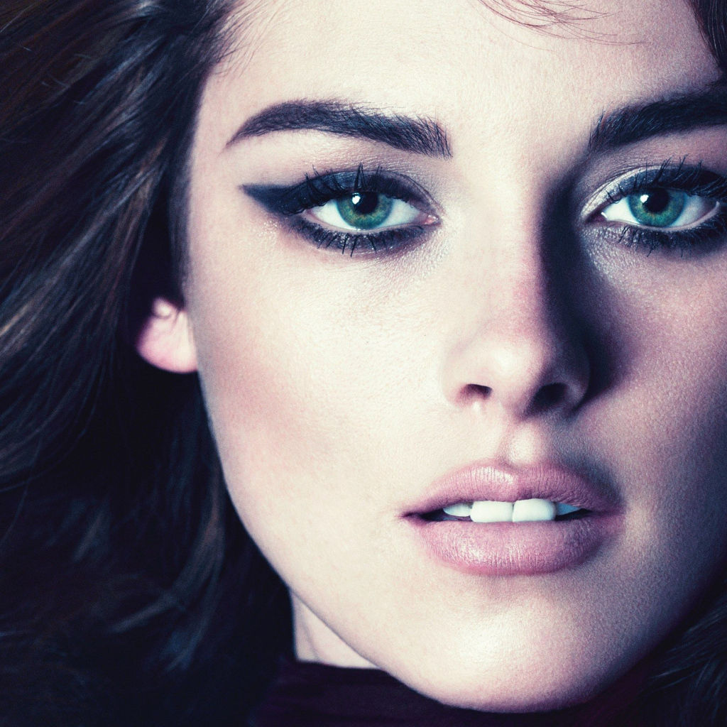 Красивая зеленоглазая актриса Кристен Стюарт фото крупным планом