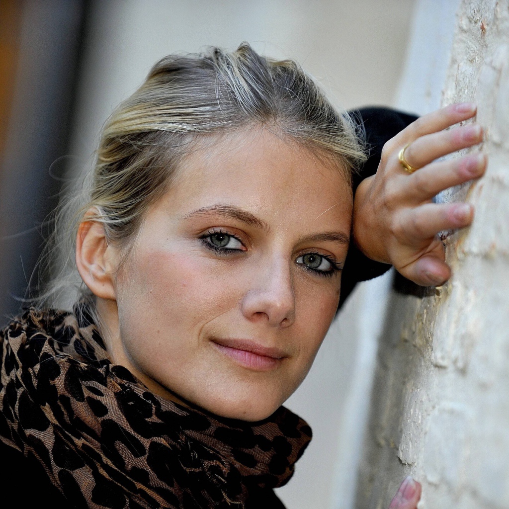 Beautiful green-eyed actress Melanie Lauran