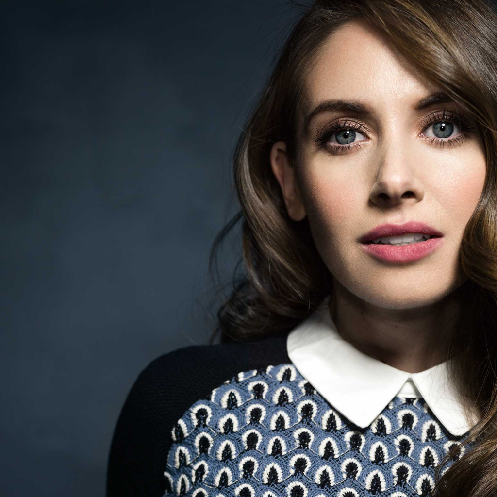 Голубоглазая брюнетка, актриса Элисон Бри