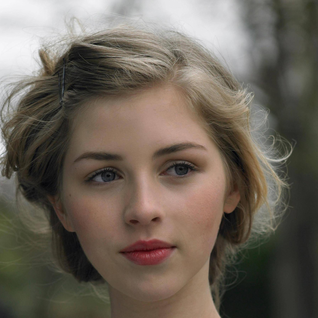 Нежная красивая актриса Гермиона Корфилд