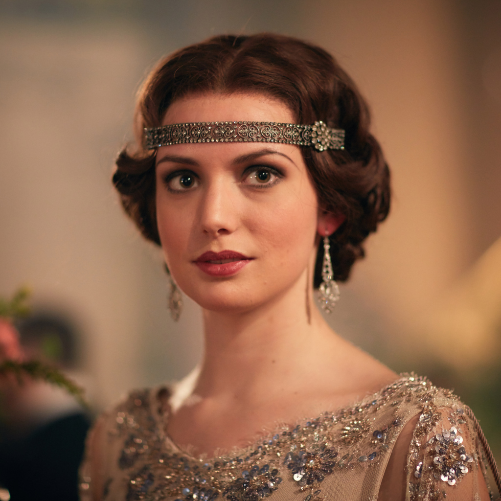 Голландская актриса Гайте Янсен с украшением в волосах 