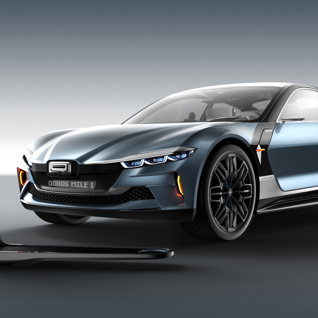 Электромобиль Qoros Mile 1 2018 на заправке