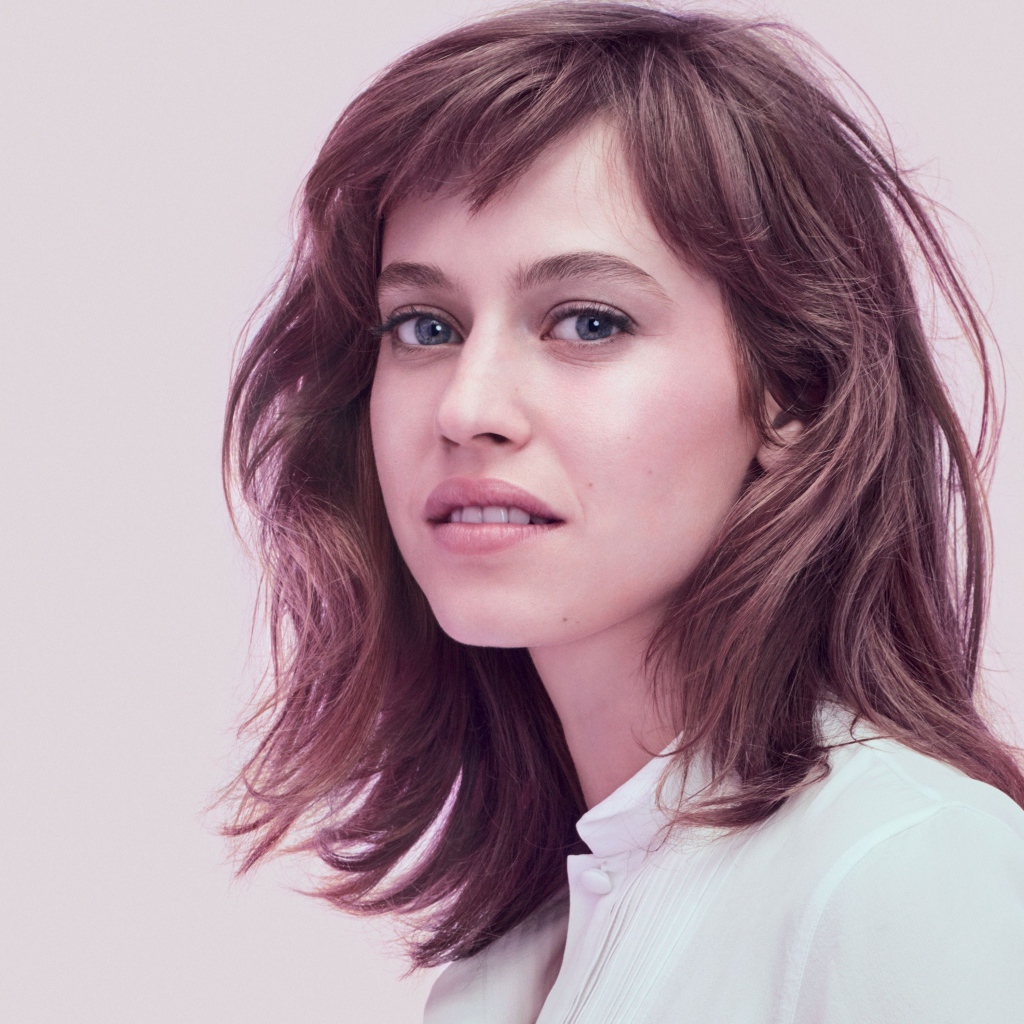 Французская актриса  Лу де Лааж