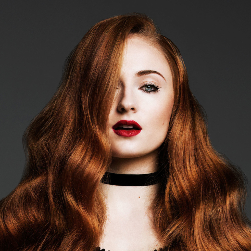 Горячая яркая девушка, актриса Софи Тёрнер