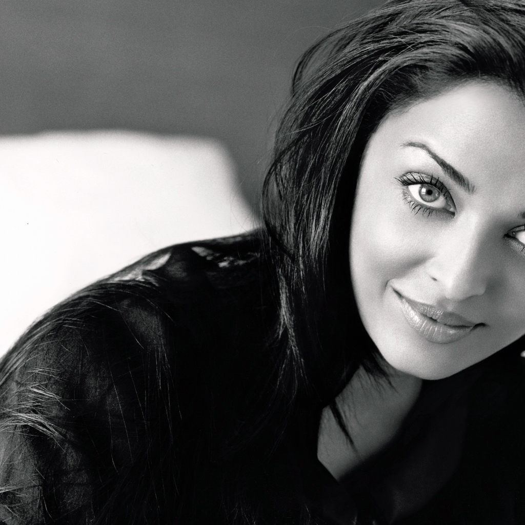 Индийская актриса Айшвария Рай, черно - белое фото