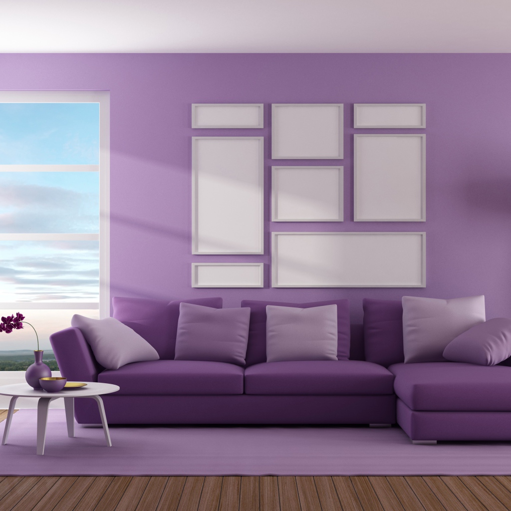 Гостиная комната с диваном у окна в фиолетовом цвете 