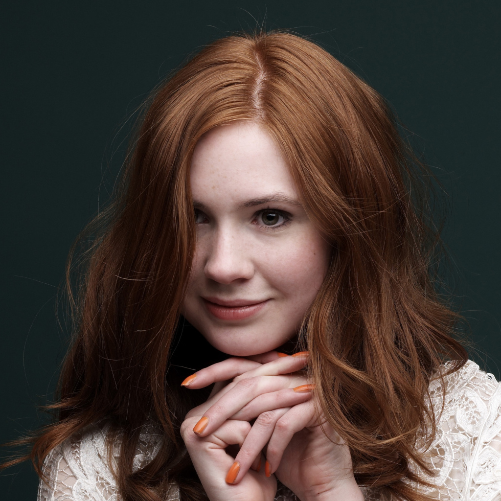 Милая молодая актриса Карен Гиллан