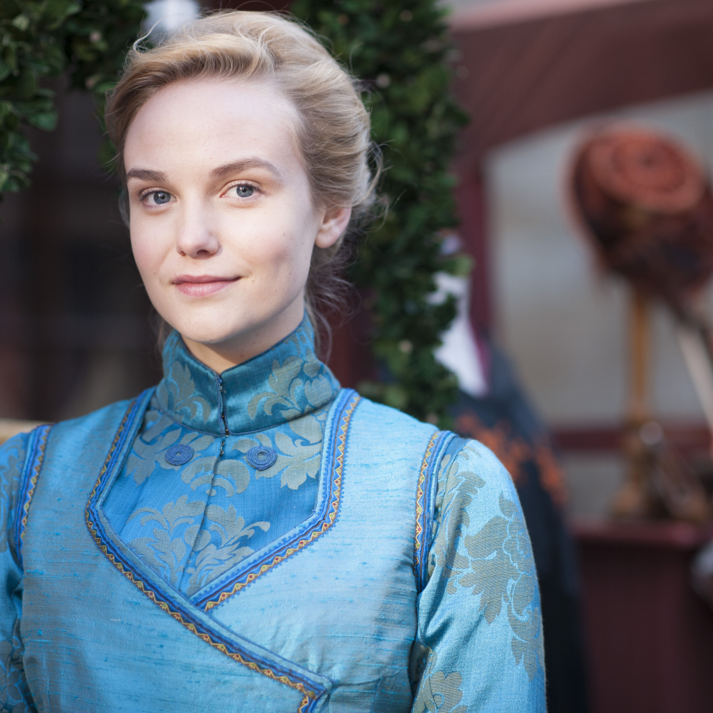 Шотландская актриса Джоанна Вандерхем в красивом наряде