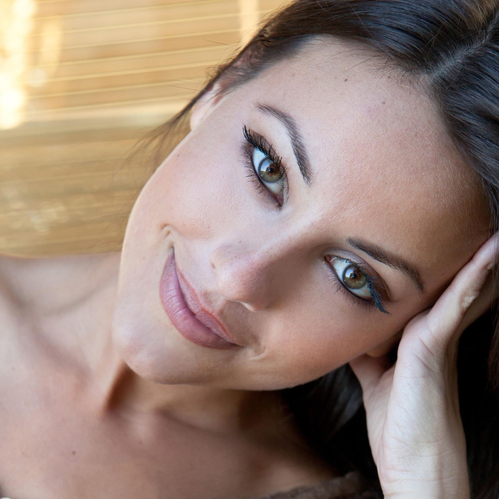 Нежная зеленоглазая актриса Лорена Гарсия