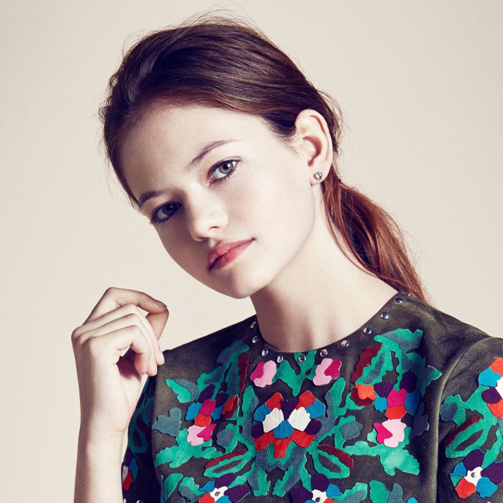 Молодая актриса Маккензи Фой 