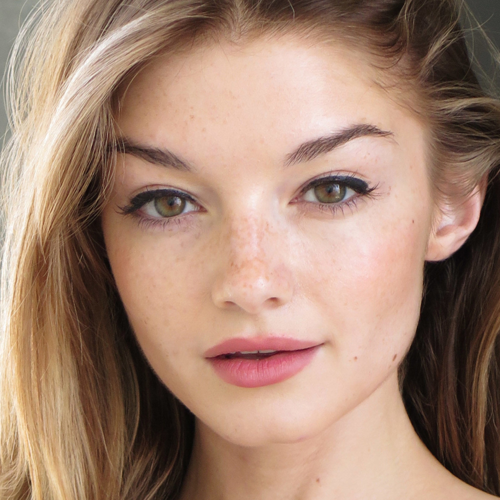 Молодая актриса Моника Олландер