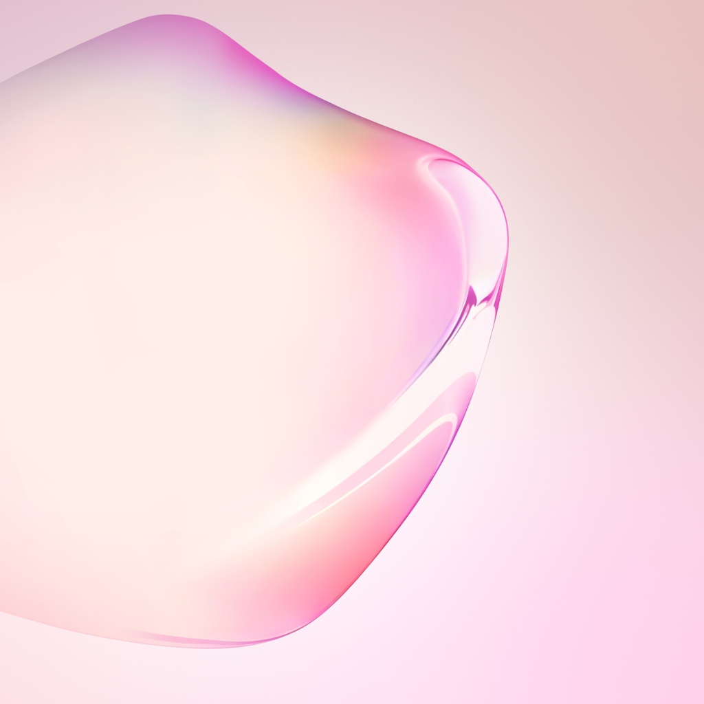 Прозрачный пузырь на розовом фоне