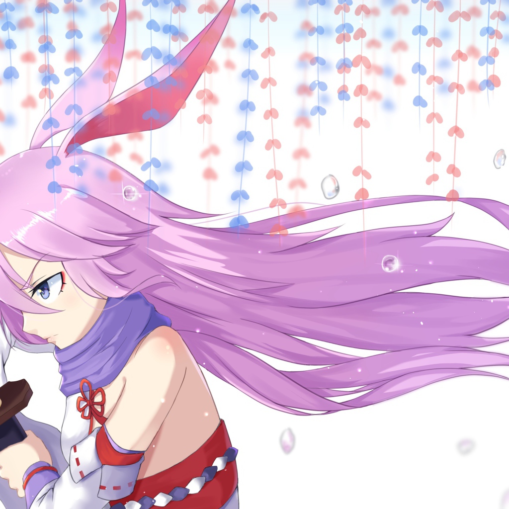 Девушка аниме с сиреневыми волосами и мечом в руках