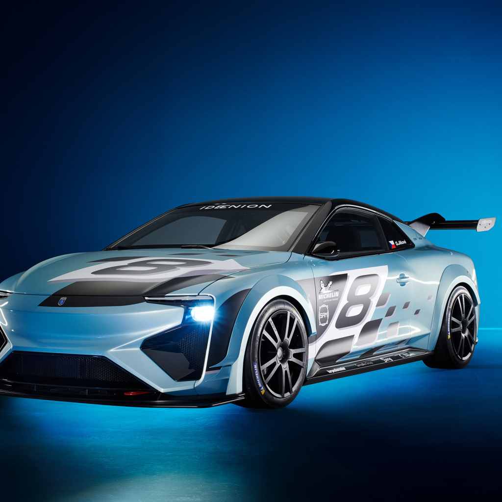 Спортивный автомобиль Gumpert Nathalie Race 2019 года на синем фоне